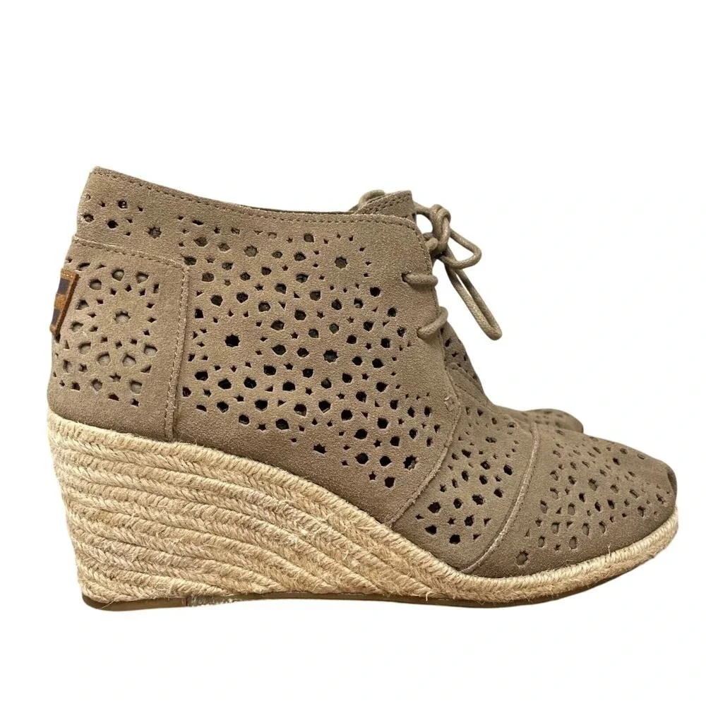 Toms Shoes Womens 9.5 Desert Taupe Laser Cut Suede Espadrille‎ Ankle Booties